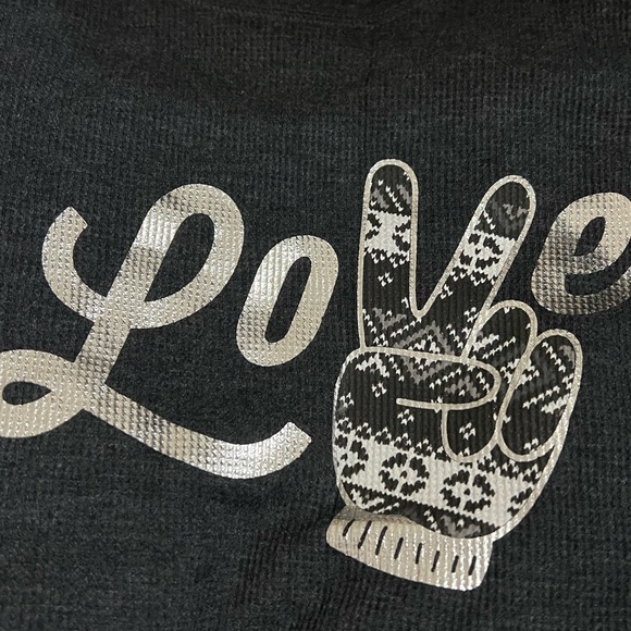 Old Navy Women's Comfy and Warm tops! - Picture 4 of 4